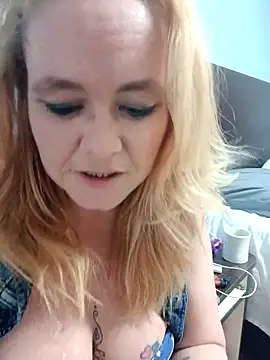 Snapshot of CutiepieMandii143 chatting on 02/25/25, 07:36 CutiepieMandii143 online show from 02/25/25, 07:36