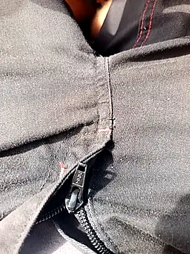 Snapshot of Dam70 chatting on 09/10/25, 10:48 Dam70 online show from 09/10/25, 10:48