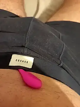 Snapshot of Dam70 chatting on 09/19/25, 08:20 Dam70 online show from 09/19/25, 08:20