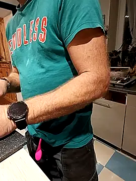 Snapshot of Dam70 chatting on 11/08/25, 05:23 Dam70 online show from 11/08/25, 05:23