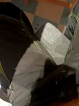 Snapshot of Dam70 chatting on 11/16/25, 06:19 Dam70 online show from 11/16/25, 06:19