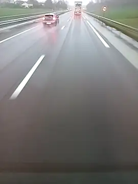 Snapshot of Dam70 chatting on 11/17/25, 06:52 Dam70 online show from 11/17/25, 06:52