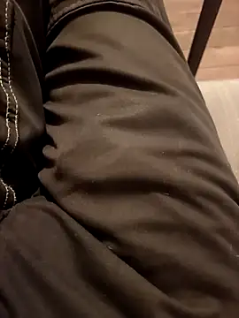 Snapshot of Dam70 chatting on 12/16/25, 08:25 Dam70 online show from 12/16/25, 08:25