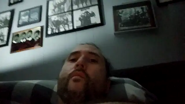 Snapshot of maddy060606 chatting on 09/25/25, 10:13 maddy060606 online show from 09/25/25, 10:13