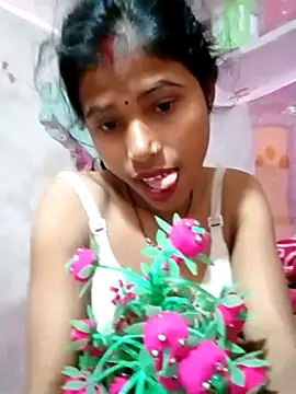 Snapshot of Miss_triha chatting on 02/05/25, 08:04 Miss triha online show from 02/05/25, 08:04