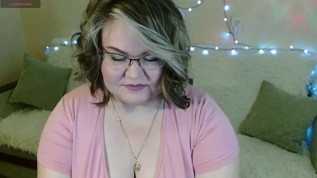 Snapshot of Vivien__wet chatting on 02/04/25, 08:06 Vivien wet online show from 02/04/25, 08:06