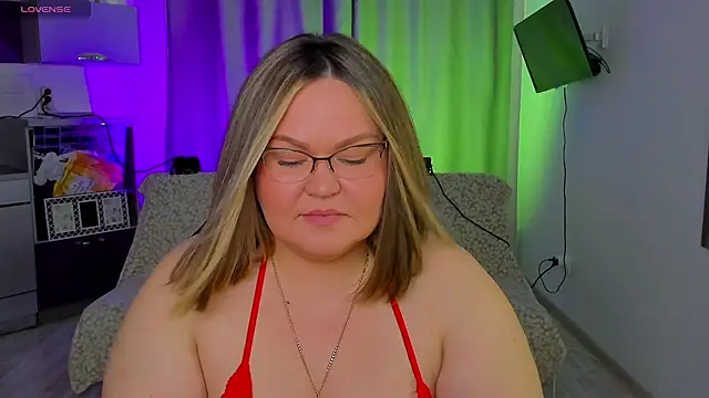 Snapshot of Vivien__wet chatting on 03/03/25, 12:05 Vivien wet online show from 03/03/25, 12:05