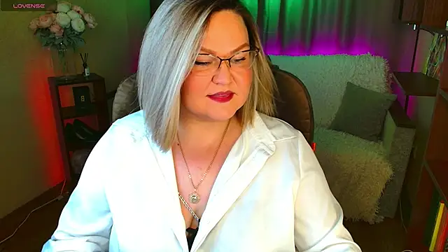 Snapshot of Vivien__wet chatting on 11/22/25, 04:06 Vivien wet online show from 11/22/25, 04:06