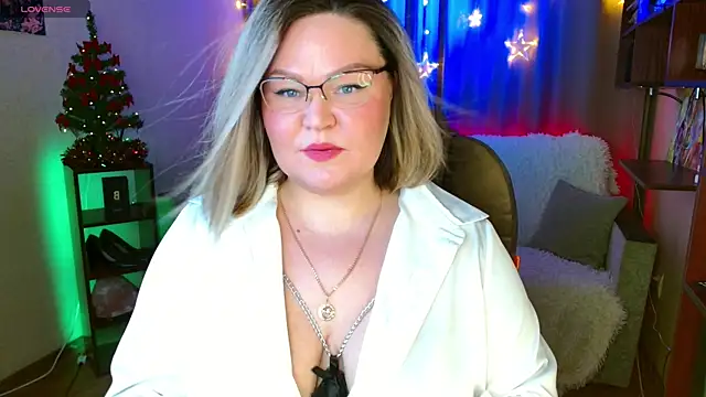 Snapshot of Vivien__wet chatting on 12/20/25, 04:03 Vivien wet online show from 12/20/25, 04:03