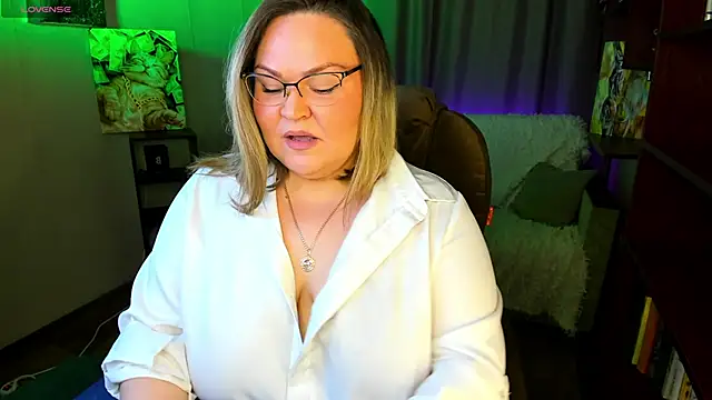 Snapshot of Vivien__wet chatting on 03/14/26, 01:16 Vivien wet online show from 03/14/26, 01:16