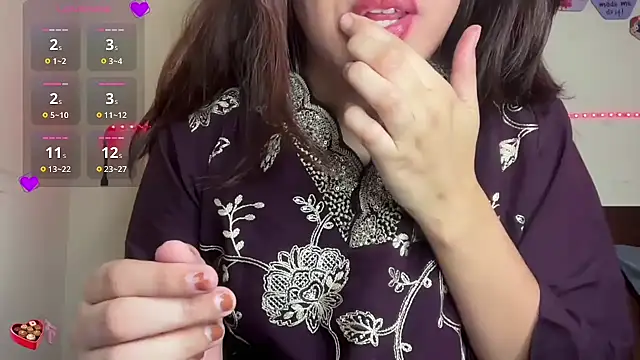 Snapshot of EZ_shuvani chatting on 09/13/25, 03:12 EZ shuvani online show from 09/13/25, 03:12