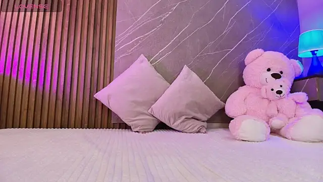 Snapshot of ariana_jhonson1 chatting on 01/08/26, 12:29 ariana jhonson1 online show from 01/08/26, 12:29