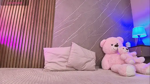 Snapshot of ariana_jhonson1 chatting on 01/13/26, 12:21 ariana jhonson1 online show from 01/13/26, 12:21