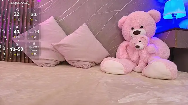 Snapshot of ariana_jhonson1 chatting on 02/03/26, 12:32 ariana jhonson1 online show from 02/03/26, 12:32