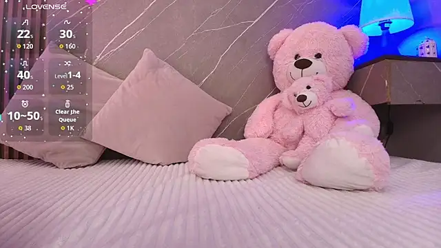 Snapshot of ariana_jhonson1 chatting on 02/05/26, 12:10 ariana jhonson1 online show from 02/05/26, 12:10