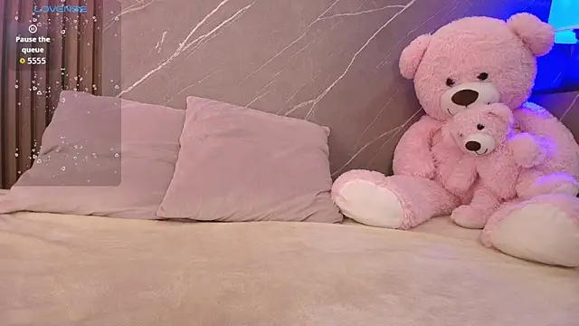 Snapshot of ariana_jhonson1 chatting on 02/10/26, 12:20 ariana jhonson1 online show from 02/10/26, 12:20