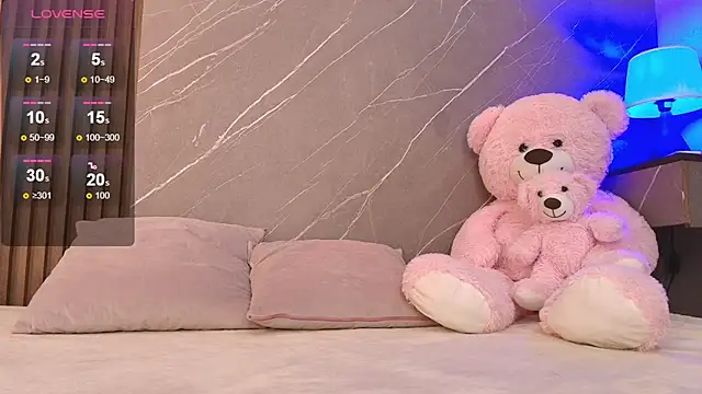 Snapshot of ariana_jhonson1 chatting on 02/18/26, 12:23 ariana jhonson1 online show from 02/18/26, 12:23