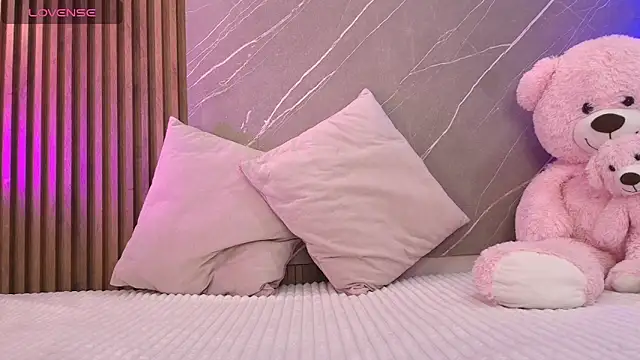 Snapshot of ariana_jhonson1 chatting on 02/25/26, 12:15 ariana jhonson1 online show from 02/25/26, 12:15