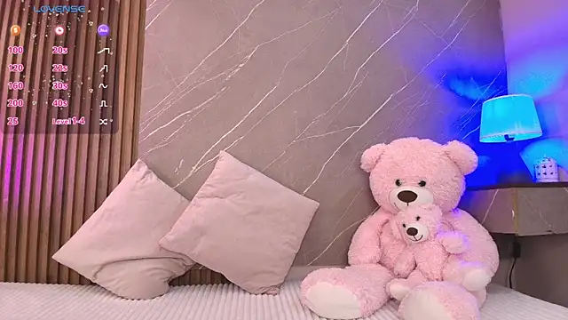 Snapshot of ariana_jhonson1 chatting on 02/28/26, 12:17 ariana jhonson1 online show from 02/28/26, 12:17