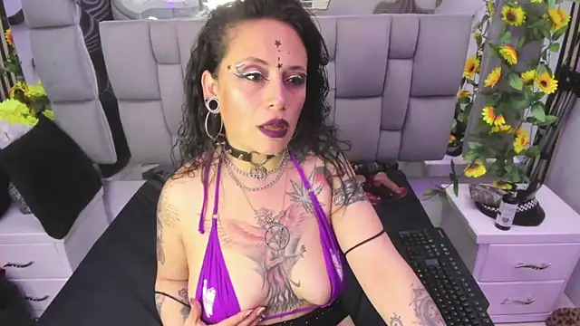 Fenix Lilith online show from 11/26/25, 12:17