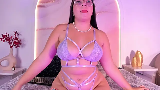 Snapshot of Sofii_Lopezz chatting on 02/05/25, 11:44 Sofii Lopezz online show from 02/05/25, 11:44