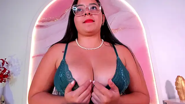 Snapshot of Sofii_Lopezz chatting on 02/25/25, 02:54 Sofii Lopezz online show from 02/25/25, 02:54