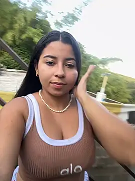 Snapshot of Sofii_Lopezz chatting on 03/21/25, 10:28 Sofii Lopezz online show from 03/21/25, 10:28