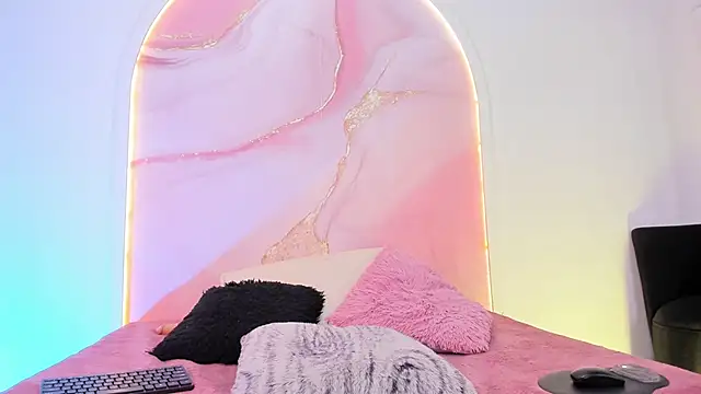 Snapshot of Sofii_Lopezz chatting on 12/14/25, 11:48 Sofii Lopezz online show from 12/14/25, 11:48