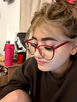 akirahattori online show from 10/10/25, 06:34