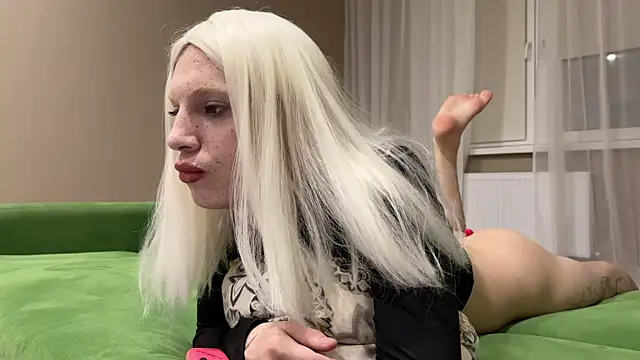 Snapshot of bad_lilyy chatting on 02/19/25, 02:55 bad lilyy online show from 02/19/25, 02:55