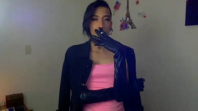 Snapshot of NovaNyx11 chatting on 10/04/25, 09:24 NovaNyx11 online show from 10/04/25, 09:24