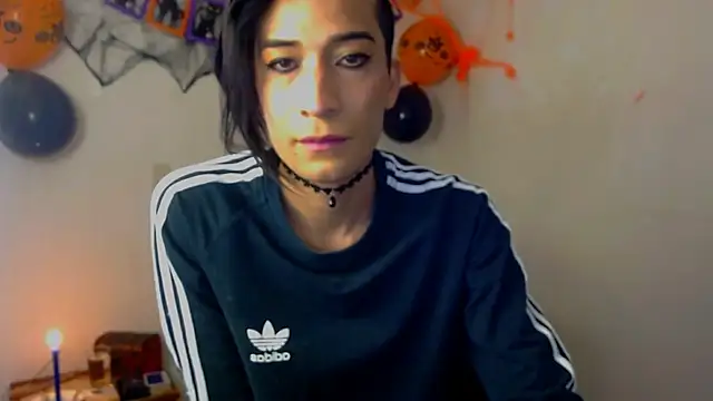 Snapshot of NovaNyx11 chatting on 10/12/25, 03:33 NovaNyx11 online show from 10/12/25, 03:33