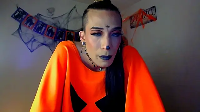 Snapshot of NovaNyx11 chatting on 10/31/25, 10:44 NovaNyx11 online show from 10/31/25, 10:44