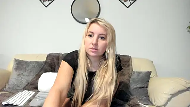 Snapshot of kaliii_jones chatting on 02/22/25, 12:38 kaliii jones online show from 02/22/25, 12:38