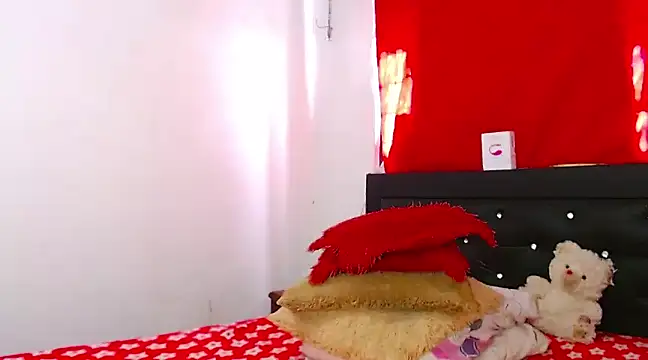 Snapshot of Catalinehot_latin chatting on 02/22/25, 06:08 Catalinehot latin online show from 02/22/25, 06:08