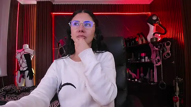 XiaQueen online show from 10/18/25, 08:42