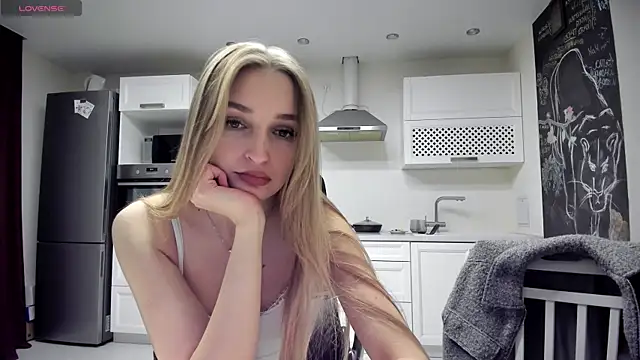 lisenok online show from 04/17/26, 07:39