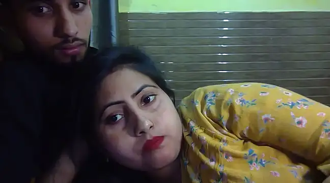 Snapshot of Queen_Couple chatting on 02/15/25, 04:34 Queen Couple online show from 02/15/25, 04:34