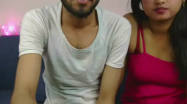 Snapshot of Queen_Couple chatting on 03/22/25, 10:28 Queen Couple online show from 03/22/25, 10:28