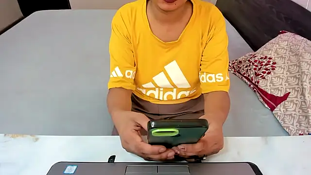 Snapshot of Queen_Couple chatting on 09/19/25, 05:42 Queen Couple online show from 09/19/25, 05:42