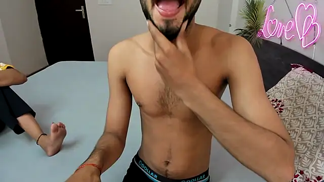 Snapshot of Queen_Couple chatting on 09/21/25, 03:41 Queen Couple online show from 09/21/25, 03:41