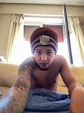 Snapshot of yeiyei_oficial chatting on 10/02/25, 12:23 yeiyei oficial online show from 10/02/25, 12:23