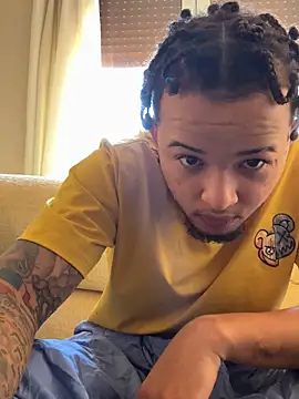 Snapshot of yeiyei_oficial chatting on 10/15/25, 01:11 yeiyei oficial online show from 10/15/25, 01:11