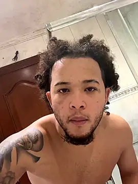 Snapshot of yeiyei_oficial chatting on 10/24/25, 05:42 yeiyei oficial online show from 10/24/25, 05:42