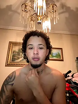 Snapshot of yeiyei_oficial chatting on 11/08/25, 08:18 yeiyei oficial online show from 11/08/25, 08:18