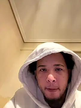 Snapshot of yeiyei_oficial chatting on 11/15/25, 04:43 yeiyei oficial online show from 11/15/25, 04:43