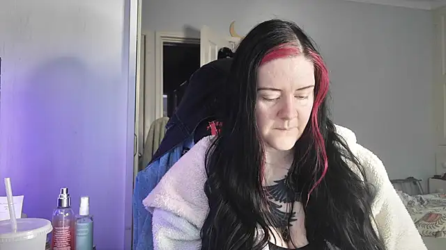 AureliaXOX online show from 11/19/25, 09:20