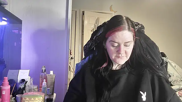 AureliaXOX online show from 11/30/25, 04:44