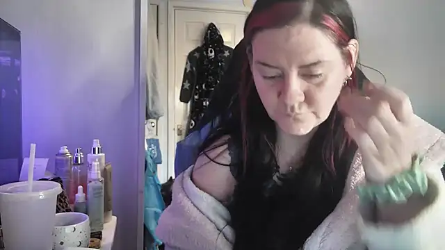 AureliaXOX online show from 12/14/25, 11:48