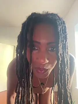 Snapshot of Aurianne chatting on 05/11/26, 05:21 Aurianne online show from 05/11/26, 05:21